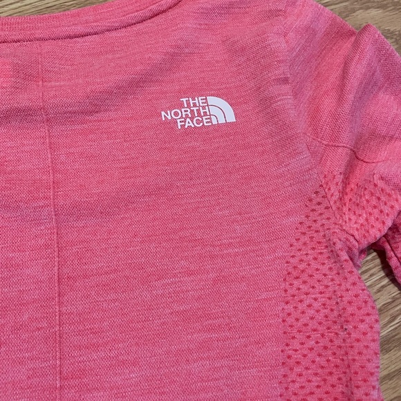The North Face long sleeve top, worn once! Very slimming fit :) - Picture 7 of 8